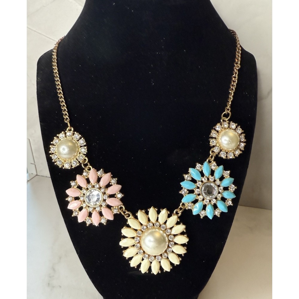 Beautiful Goldtone Cream Pink Blue Pastel Floral‎ rhinestone Costume Necklace